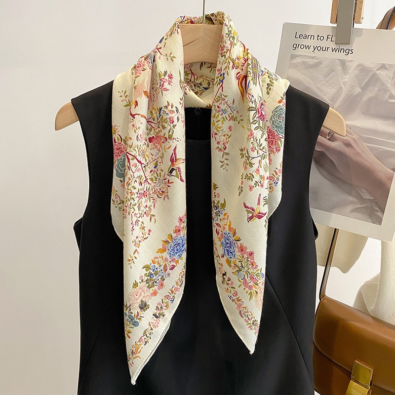 Art And Craft Hair - 70 × 70 センチメートルシンプルなエレガンス花鳥プリントシルクスカーフリリックベルベット韓国スタイル田舎の花暖かい日焼け止め大ショール